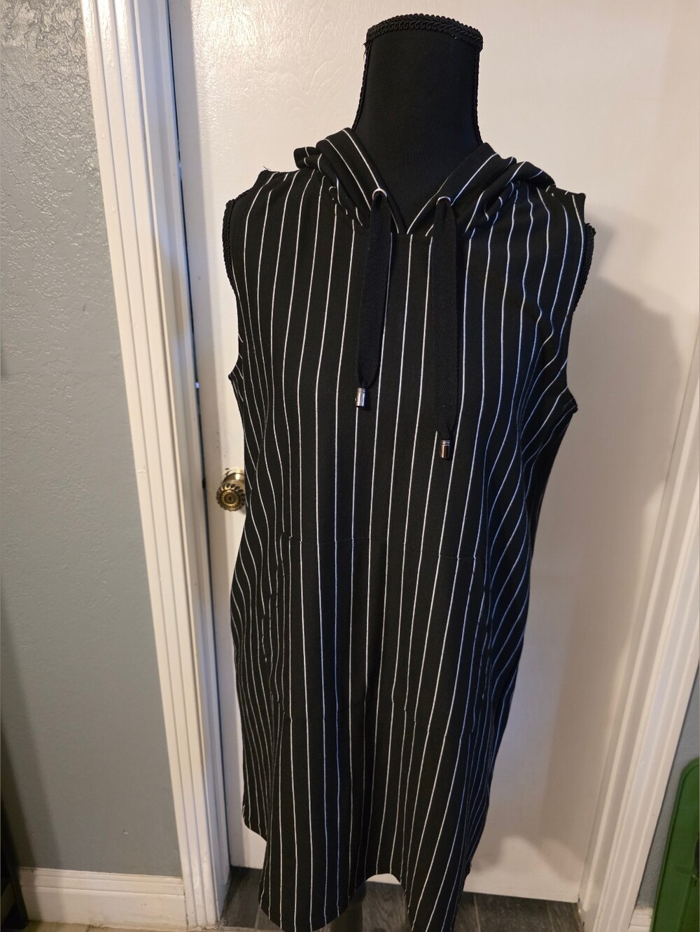 Forever 21 Black Pinstriped Sleeveless Hooded Dress
